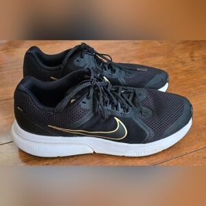 Men's Nike Zoom Span 4 Sneakers Black / Gold Size 10 Running Athletic Comfort